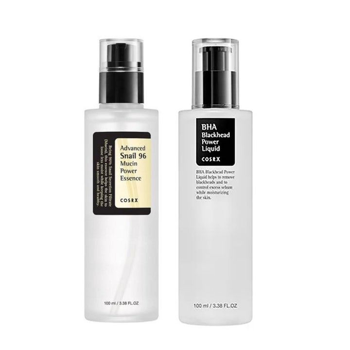 COSRX Advanced Snail 96 och BHA Power Liquid 100 ml ger fukt och exfolierar huden i frostade flaskor med svarta pumpar.
