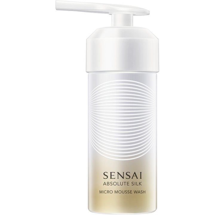 Sensai Absolute Silk Micro Mousse Wash ansiktsrengöring i vit pumpflaska som ger huden lyster.