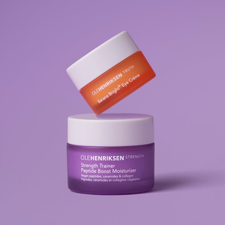 Ole Henriksen Strength Trainer kit 22 ml återfuktande hudvård i orange och lila glasburkar mot lila bakgrund.