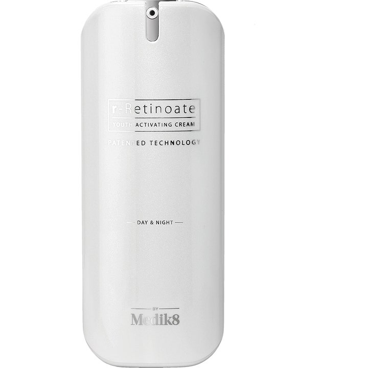 Medik8 r-Retinoate Youth Activating Cream 50 ml motverkar ålderstecken i en stilren vit pumpflaska med silvertext