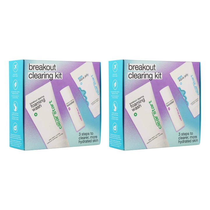 Dermalogica Clear Start Breakout Clearing Kit 3 delar motverkar orenheter i två blå och lila kartongförpackningar