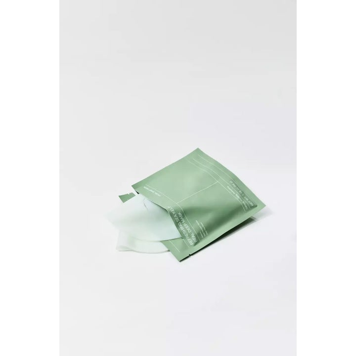Biodance Refreshing Sea Kelp Real Deep Mask 34 g svalkande ansiktsmask i grön förpackning med vit sheet mask synlig