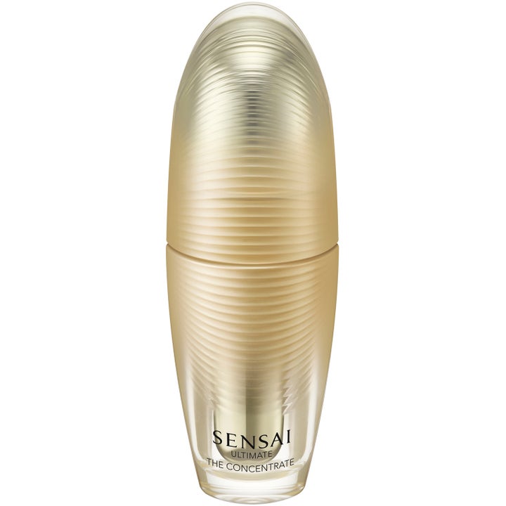 Sensai Ultimate The Concentrate 30 ml lyxigt ansiktsserum i guldfärgad räfflad flaska som ger lyster