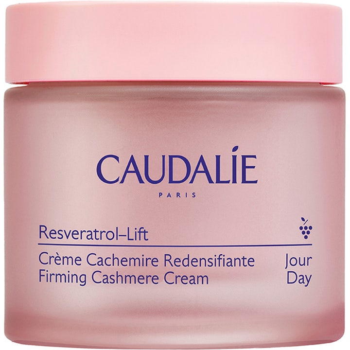 Caudalie Resveratrol-Lift Firming Cashmere Cream uppstramande ansiktskräm i rosa frostad glasburk med ljusrosa lock.