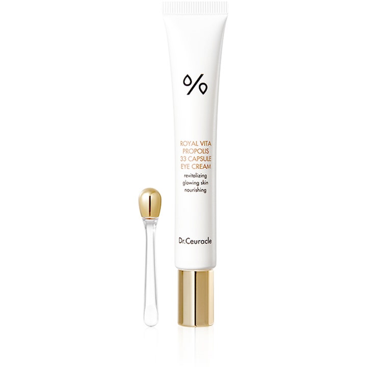 Dr. Ceuracle Royal Vita Propolis 33 Capsule Eye Cream återfuktande ögonkräm i vit tub med guldlock och massageverktyg.