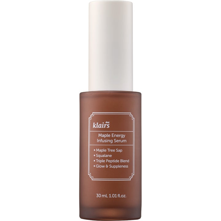 Dear Klairs Maple Energy Infusing Serum 30 ml lystergivande ansiktsserum i en brun frostad glasflaska med vit kork