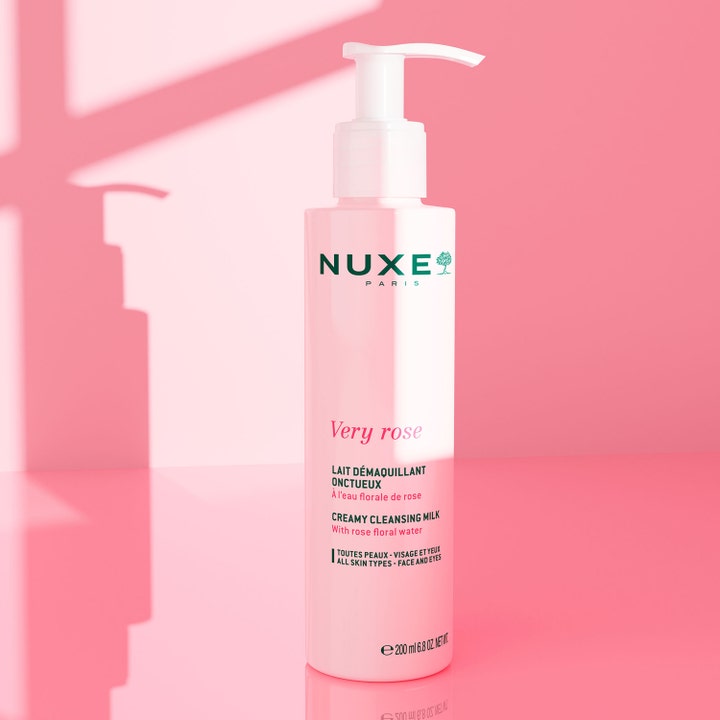 Nuxe Very Rose Sminkborttagningsmjölk 200 ml återfuktande cleansing milk med rosenvatten i en ljusrosa pumpflaska