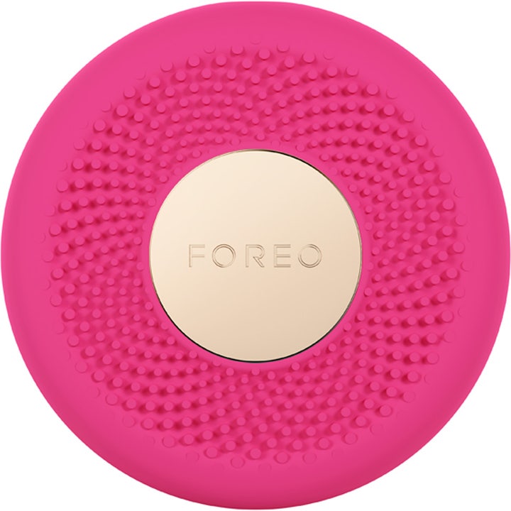 FOREO UFO 3 mini Fuchsia 1 st hudvårdsteknik med räfflad silikon och guldplatta för ljusbehandling.