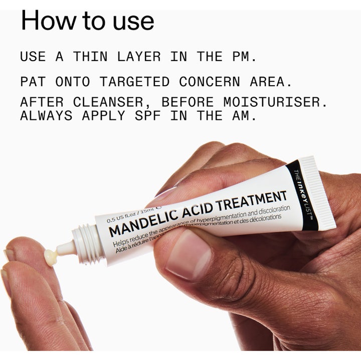 The INKEY List Mandelic Acid Treatment 15 ml serum mot pigmentfläckar appliceras från tub på ett finger.