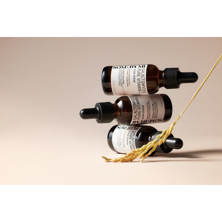 Some By Mi Galactomyces Pure Vitamin C Glow Serum 30 ml lystergivande serum i staplade bruna glasflaskor med veteax.