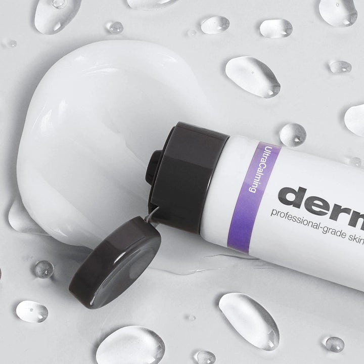 Dermalogica UltraCalming Calm Water Gel lugnande ansiktsgel med vit krämig textur och klara vattendroppar
