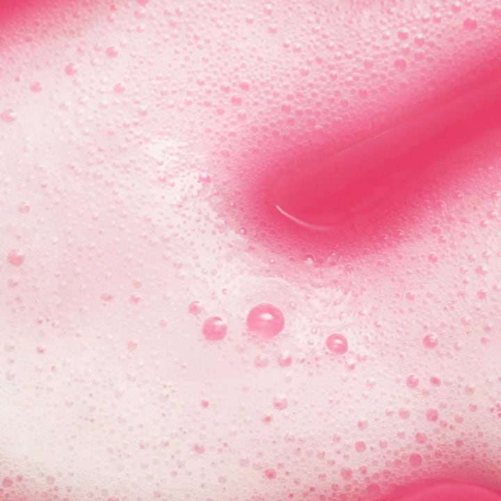 IDUN Minerals Shower Gel Hand & Body 250 ml rengörande duschtvål som skapar ett mjukt och bubbligt rosa lödder