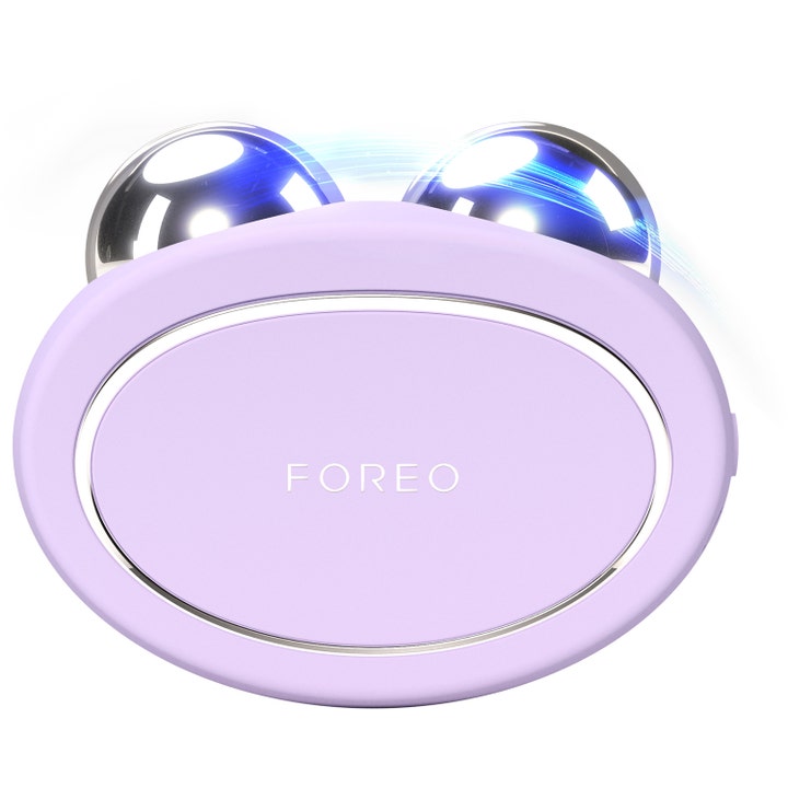 Foreo Bear 2 Eyes & Lips uppstramande mikroströmmaskin i ljuslila design med två runda silverkulor.