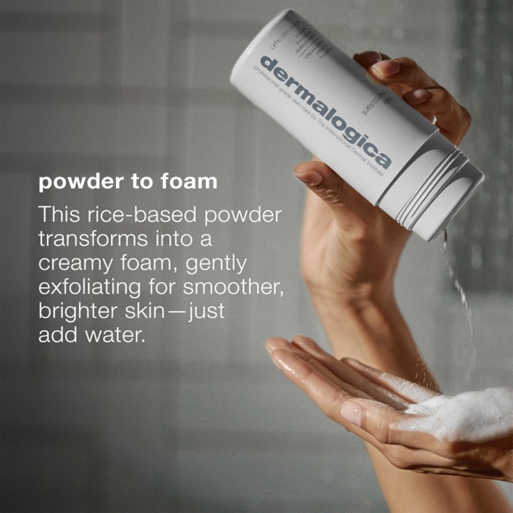 Dermalogica Daily Milkfoliant 74 g peeling ger lyster när vitt pulver förvandlas till krämigt skum i handen