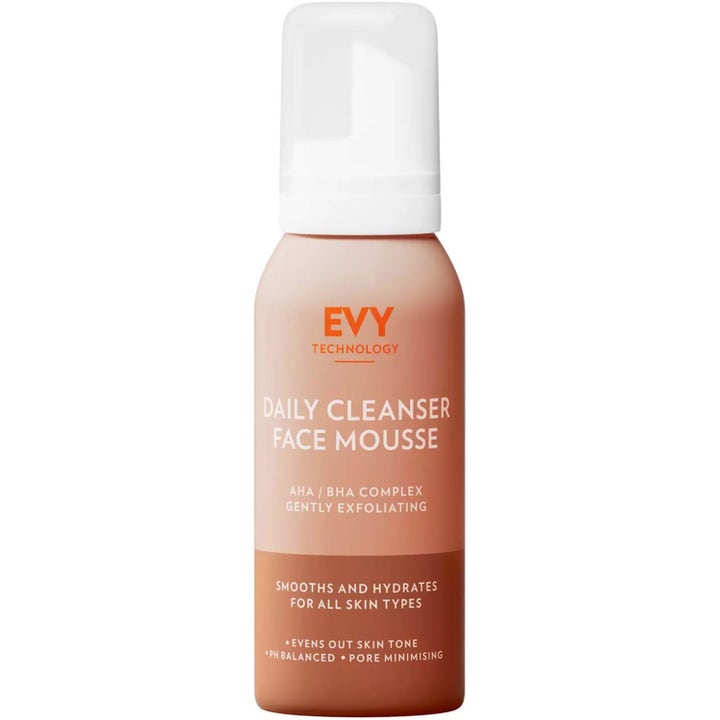 EVY Daily Cleanser Face Mousse 100 ml rengöringsmousse med AHA BHA som ger exfoliering alla hudtyper i persikofärgad flaska