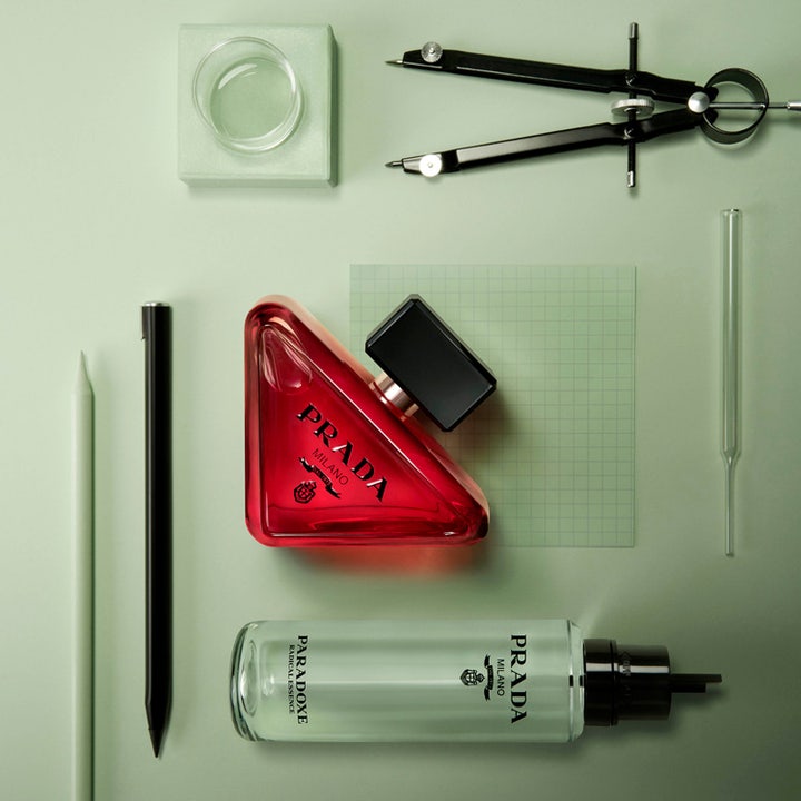 Prada Paradoxe Radical Essence 50ml edp damparfym i unik triangelformad flaska med djuprosa glas och svart kork