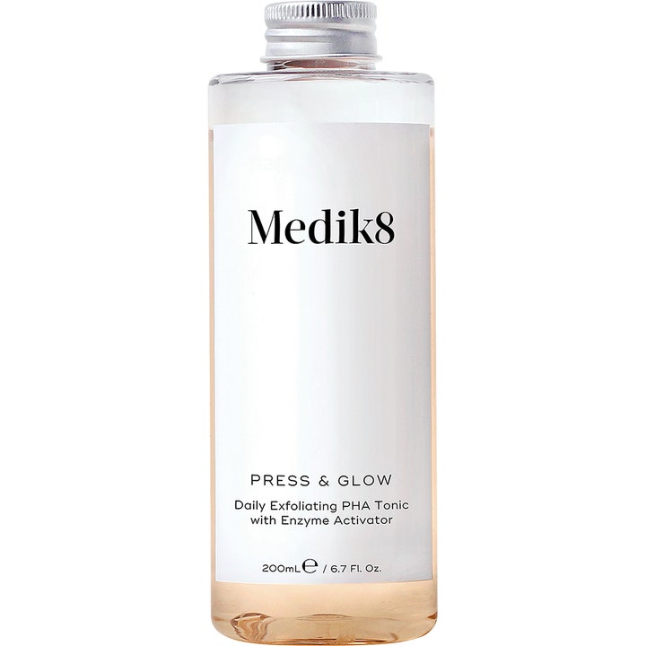 Medik8 Press & Glow 200ml daglig exfoliering påfyllning ger lyster i klar flaska med silverkork och vit etikett.