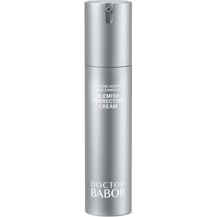 Doctor Babor Blemish Correcting Cream zinkkräm mot orenheter i en minimalistisk silverfärgad pumpflaska.