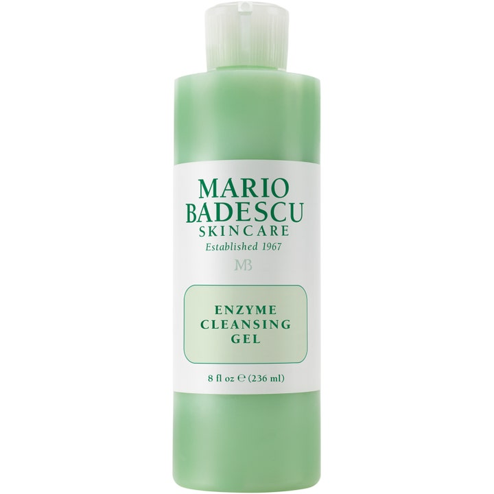 Mario Badescu Enzyme Cleansing Gel 236 ml enzymrengöring i en hög transparent plastflaska fylld med grön gel.