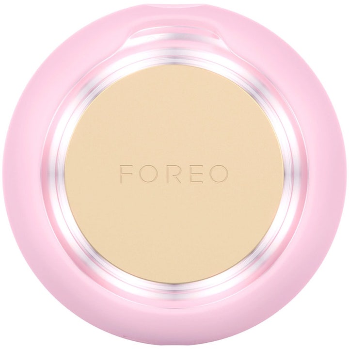 FOREO UFO™ 3 mini Pearl Pink 1 st Beauty Tech för hudvård med rund rosa design och guldfärgad behandlingsyta.