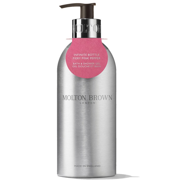Molton Brown Fiery Pink Pepper Infinite Bottle duschgel i silverfärgad metallflaska med svart pump och rosa rund etikett