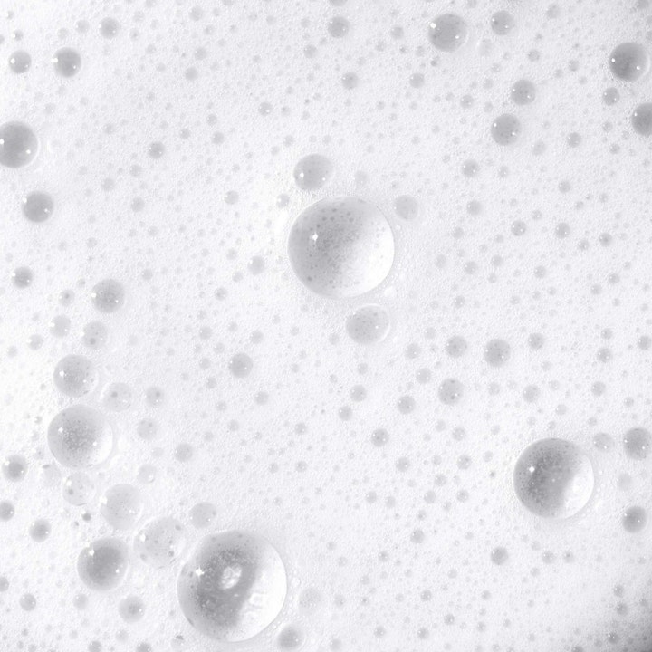 Dermalogica Breakout Clearing Foaming Wash 295 ml ansiktsrengöring för akne med ett vitt, luftigt och bubbligt skum.