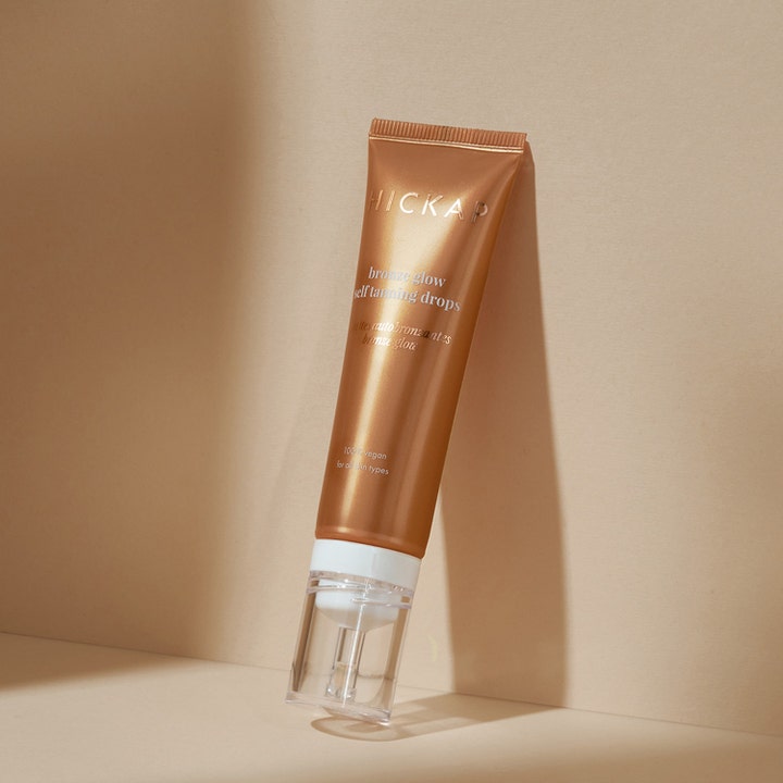 Hickap Bronze Glow Self Tanning Drops 30 ml ansikts brun utan sol droppar i en skimrande bronsfärgad tub med pump