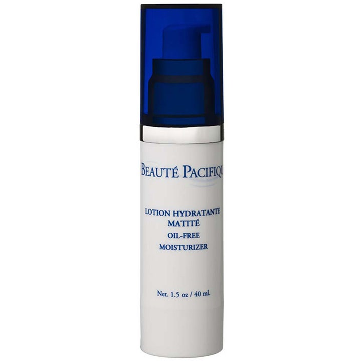 Beauté Pacifique oljefri ansiktskräm 40 ml dagkräm för fet hy som ger matt finish i vit pumpflaska med blått lock.