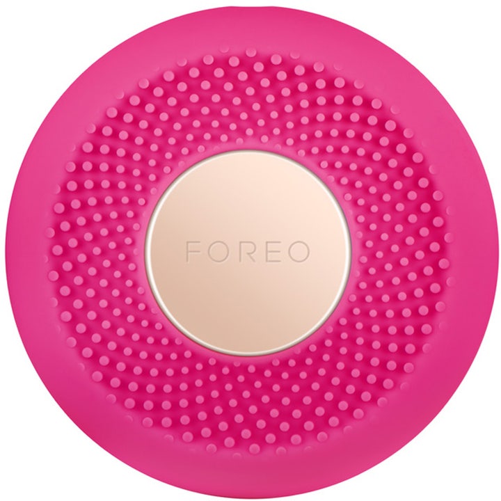 Foreo UFO skönhetsapparat för led ljusterapi ansikte i rund ceriserosa silikon med en elegant guldplatta i mitten