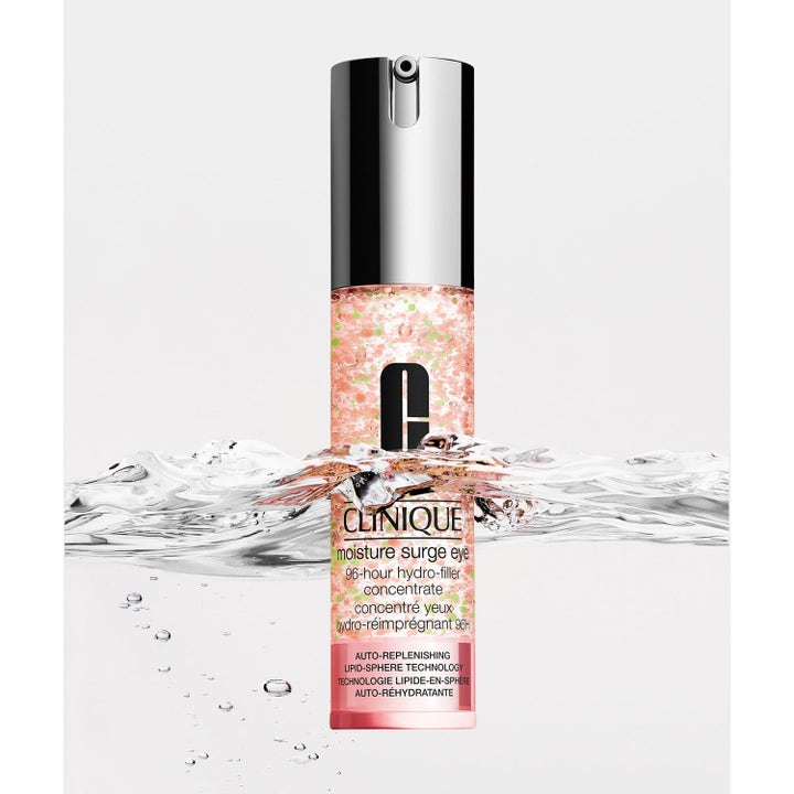 Clinique Moisture Surge Eye 30 ml återfuktande ögongel i flaska med rosa pärlor nedsänkt i vatten