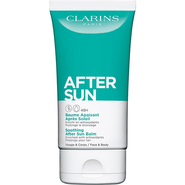 Clarins återfuktande after sun balm i turkos och vit tub som ger huden lugnande 48 timmars eftersolvård.