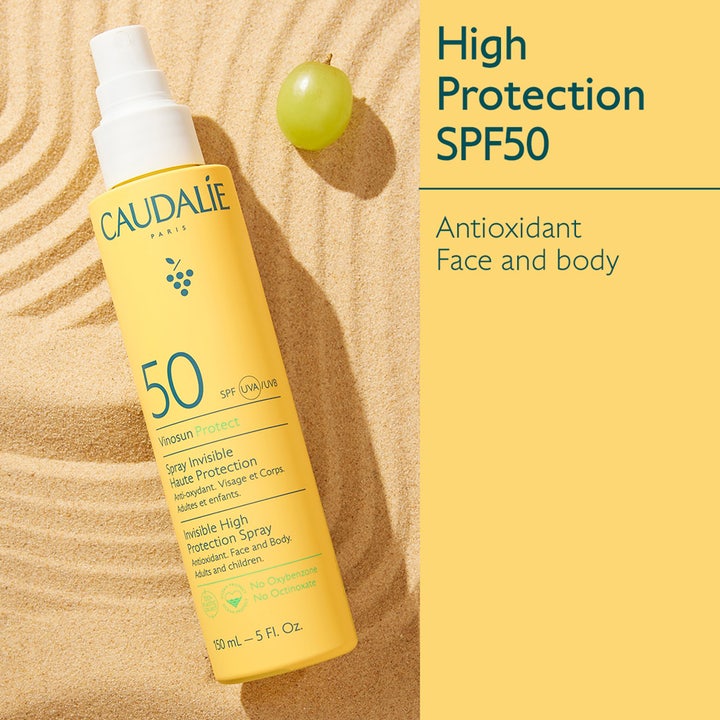 Caudalie Vinosun High Protection Spray 150 ml gul ansikts och kropps solskydd spray med antioxidanter på sand