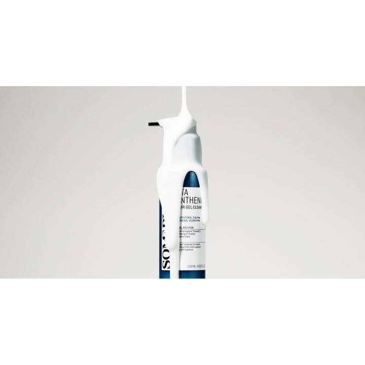 Some By Mi Beta Panthenol Repair Gel Cleanser 120 ml lugnande rengöringsgel med vitt skum som täcker en blå pumpflaska