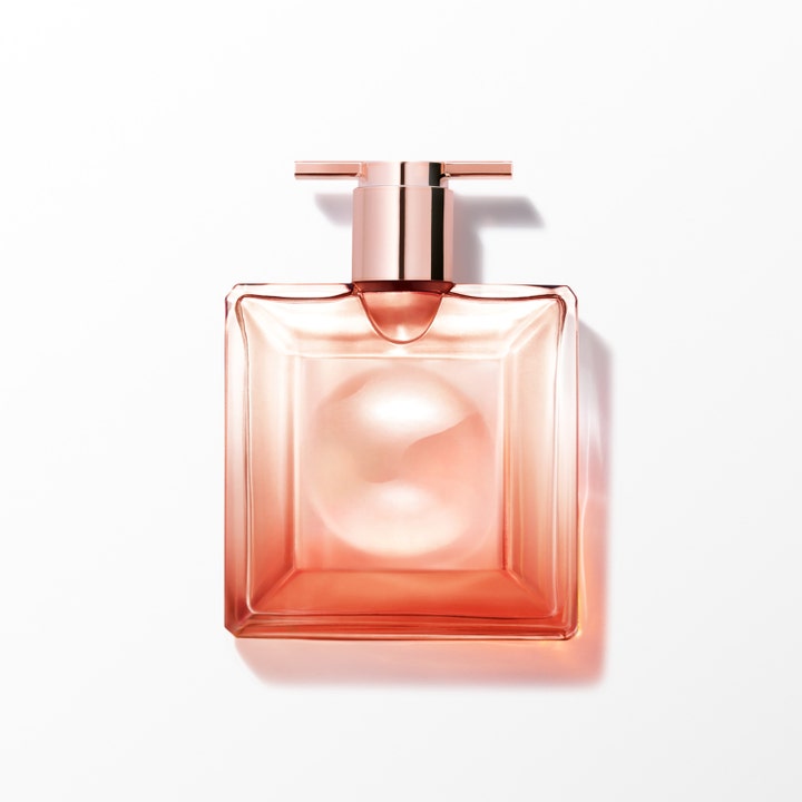 Lancôme Idôle Now 25 ml eau de parfum i tunn kvadratisk glasflaska med varm persikofärgad gradient och metallkork