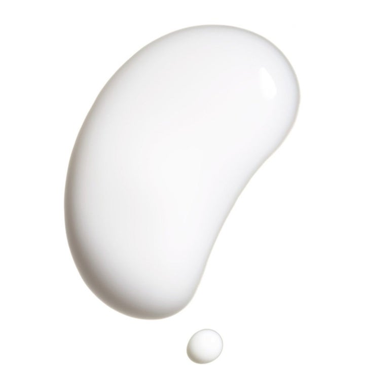 Shiseido Energistart 255 ml hudvård med niacinamid visar en klick av vit krämig textur som piggar upp huden