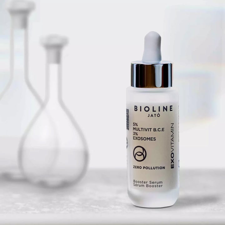 Bioline Jatò Exovitamin Booster Serum 30 ml lystergivande ansiktsserum med vitamin BCE i frostad flaska med pipett.