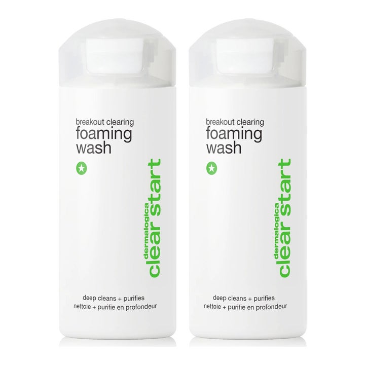 Dermalogica Clear Start Breakout Clearing Foaming Wash djuprengörande ansiktstvätt i två vita plastflaskor med grön text