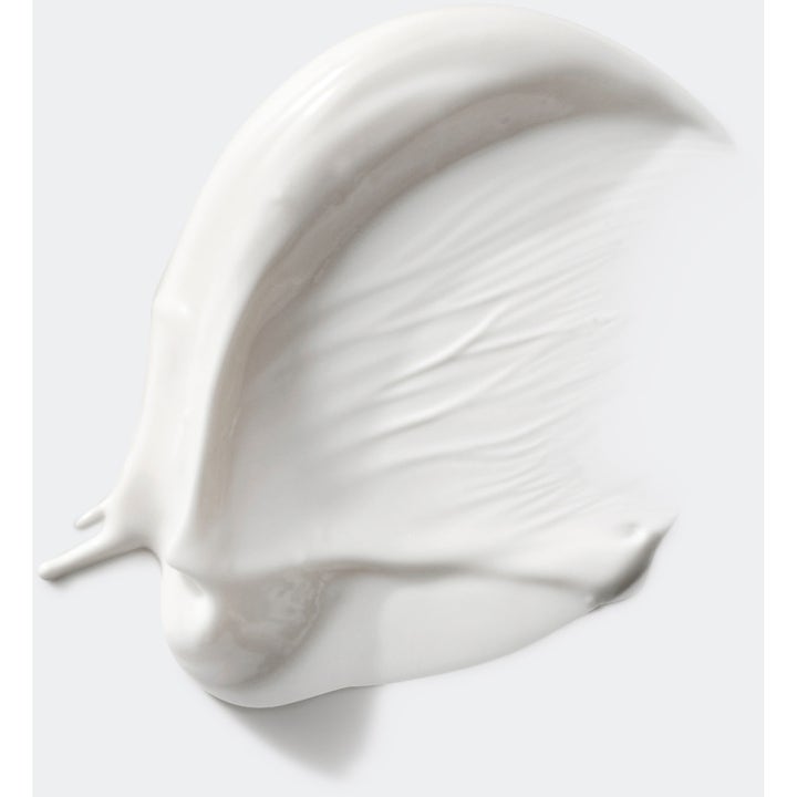 Clinique UV Solutions Hydrating Sunscreen SPF 50 40 ml återfuktande solskydd med en krämig vit textur