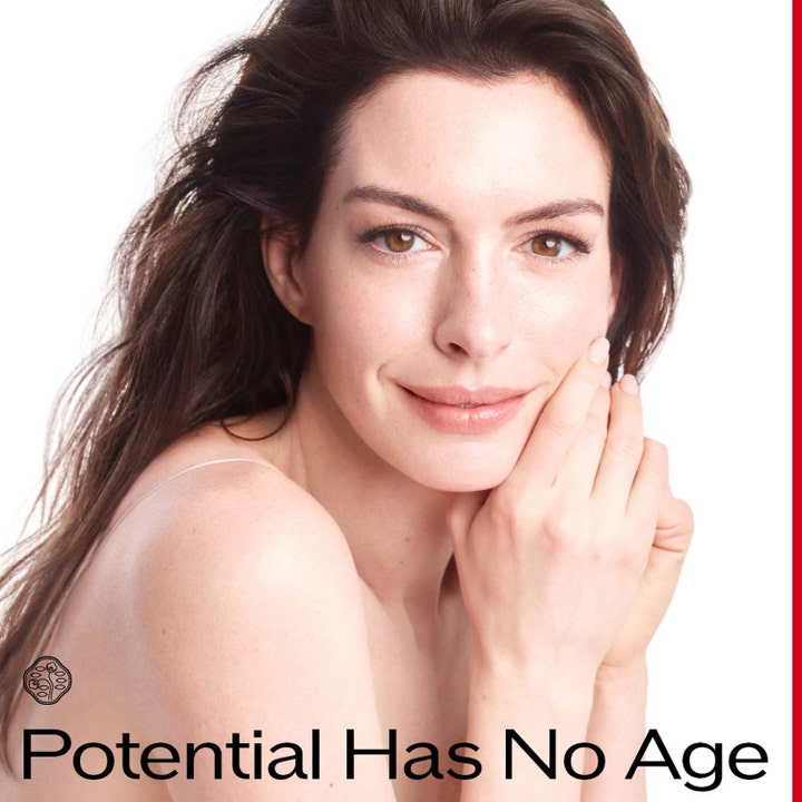 Shiseido Vital Perfection Overnight Firming Treatment 80 ml uppstramande ansiktskräm med texten Potential Has No Age.