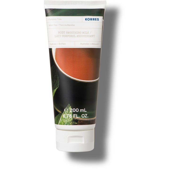 Korres Mint Tea Body Smoothing Milk 200 ml återfuktande kroppslotion i vit tub med motiv av tekopp och myntablad