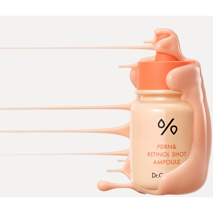 Dr. Ceuracle PDRN & Retinol Shot Ampoule 30 ml ansiktsserum med fyllig persikofärgad textur som omsluter flaskan.
