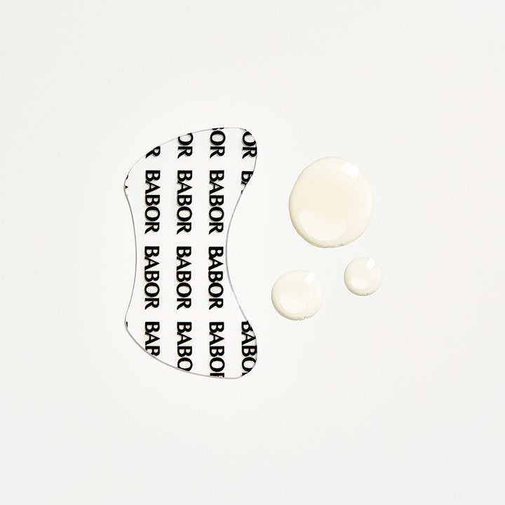 Babor Instant Fresh & Smooth Eye Serum 30 ml fuktgivande ögonpatches och serumdroppar med krämig vit textur.