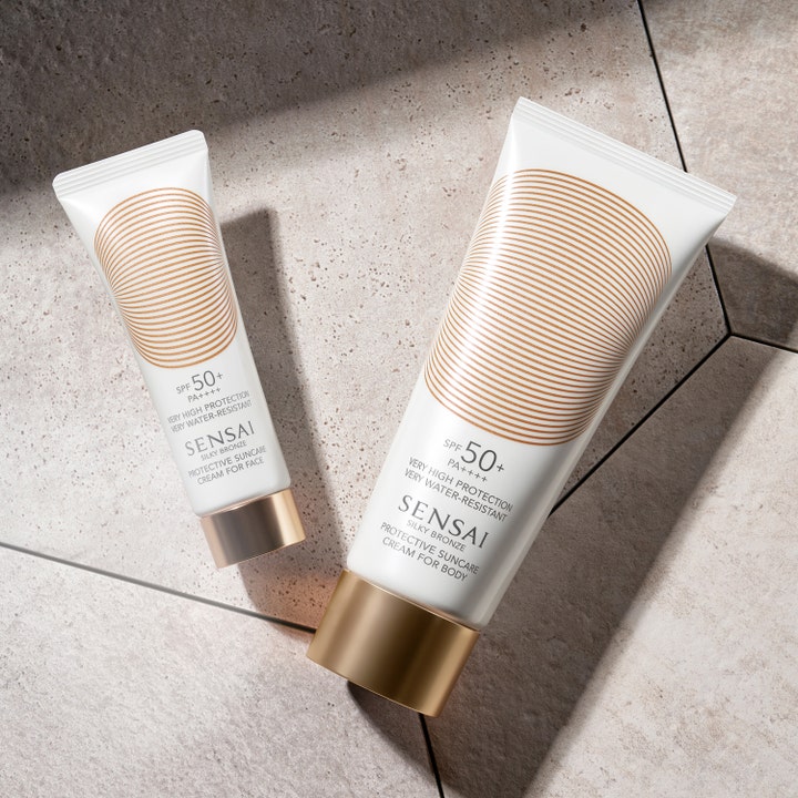 Sensai Silky Bronze Protective Cream Face 50 ml ansiktskräm med spf50+ i vit tub med guldlock på stenyta
