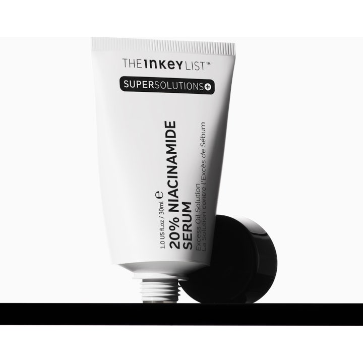 The INKEY List Niacinamide Serum 30 ml niacinamid ansiktsserum ger oljekontroll i vit flaska med svart lock