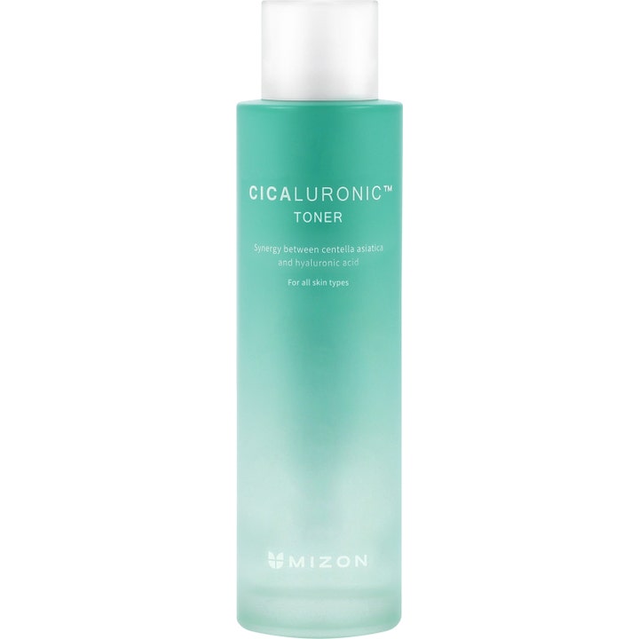 Mizon Cicaluronic Toner 150ml lugnande ansiktsvatten med hyaluronsyra i en frostad turkos flaska med vitt lock.