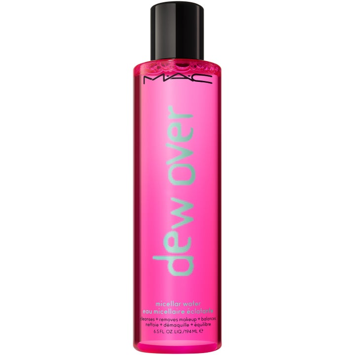 MAC Dew Over Micellar Water 194 ml balanserande rengöring i en rosa genomskinlig flaska med svart lock.
