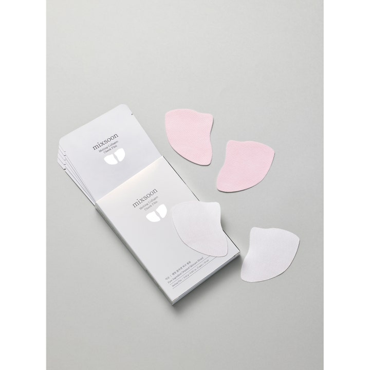 Mixsoon Melting Collagen Cheek Film 5 st ansiktsmask med rosa och vita kollagenfilmer bredvid vita kuvert