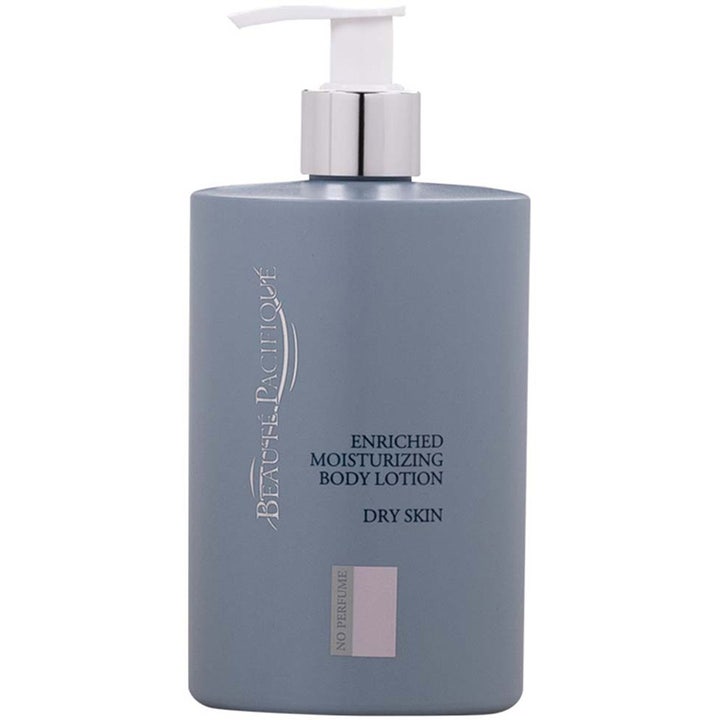 Beauté Pacifique Enriched Moisturizing Body Lotion hypoallergen kroppslotion för torr hud i gråblå plastflaska med pump.