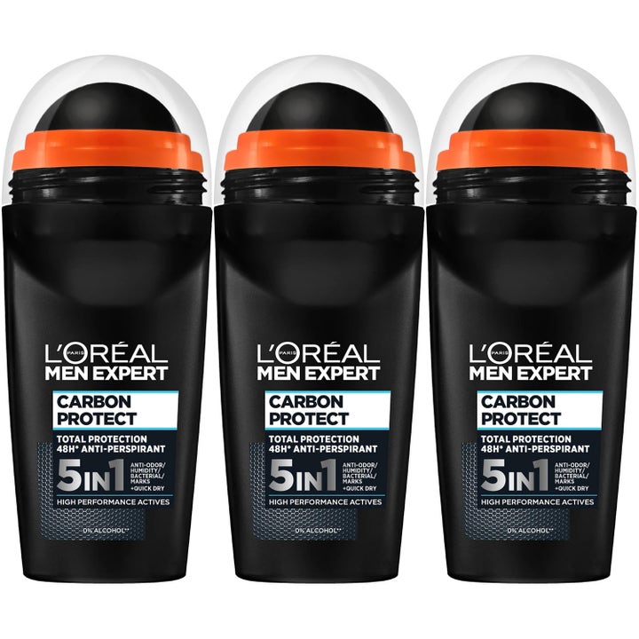 L'Oréal Men Expert Carbon Protect 3-pack 5-i-1 roll-on deodorant ger 48h skydd i svarta flaskor med orange detaljer