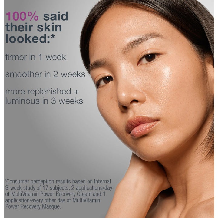 Dermalogica Stressed Skin Recovery System Duo hudvård ger lyster och fasthet på kvinna med strålande hy.